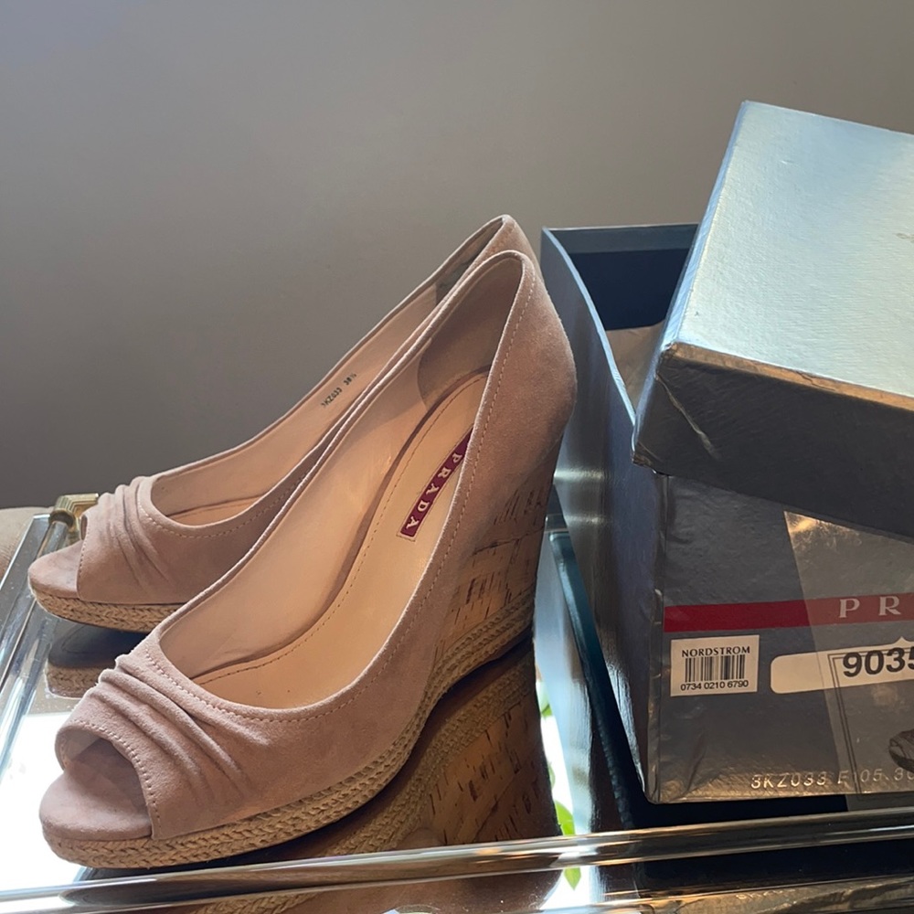 ***SOLD*****Prada nude wedges